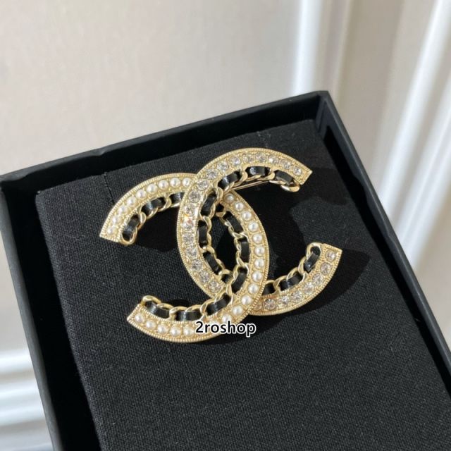 CHANEL 브로치