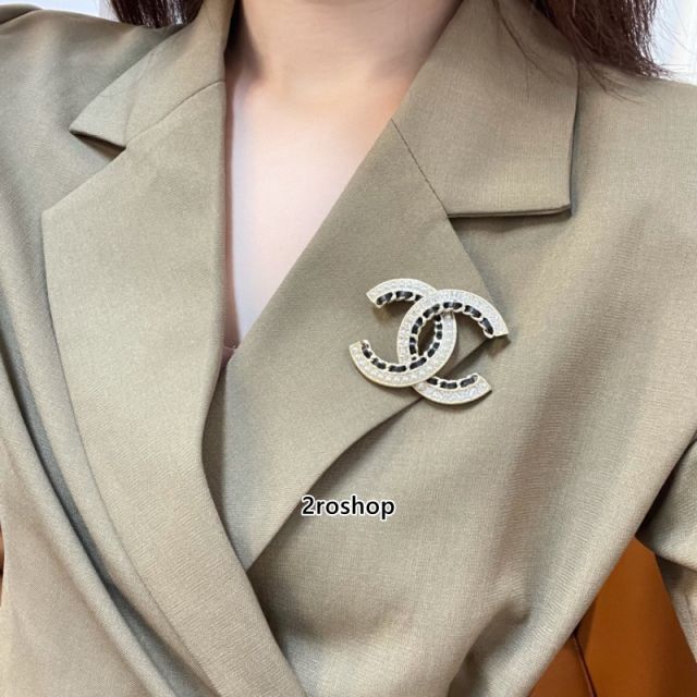CHANEL 브로치