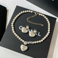 CHANEL 피어싱