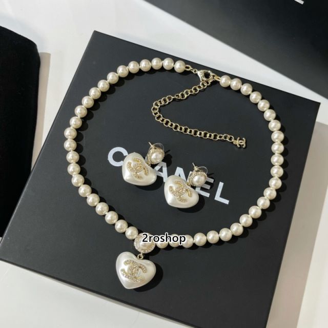CHANEL 피어싱