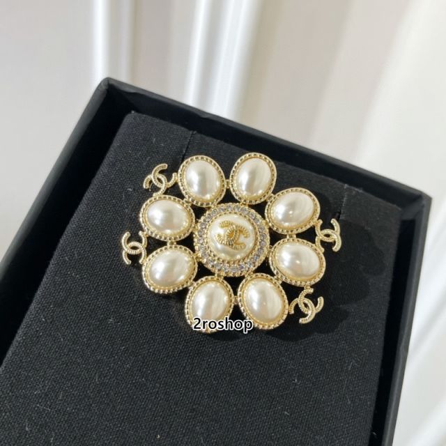 CHANEL 브로치