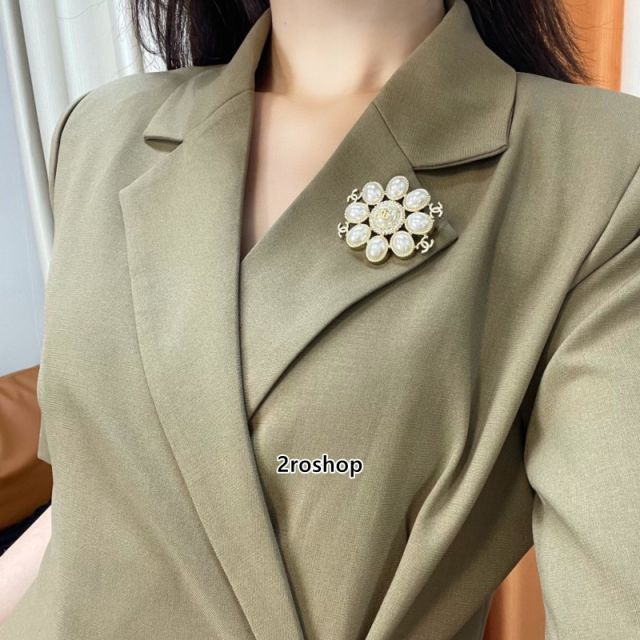 CHANEL 브로치