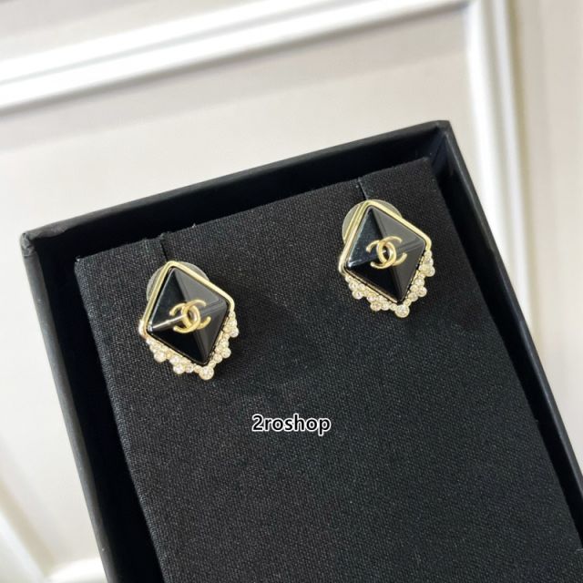 CHANEL 피어싱