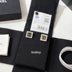 CHANEL 피어싱