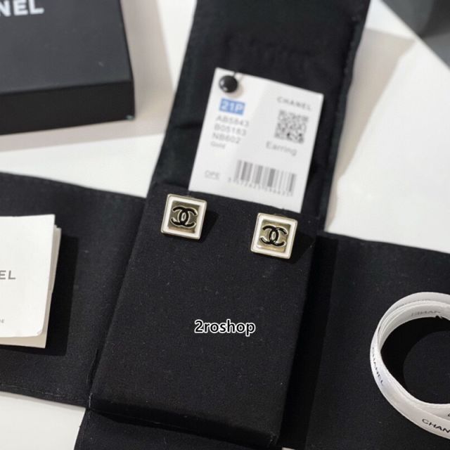 CHANEL 피어싱