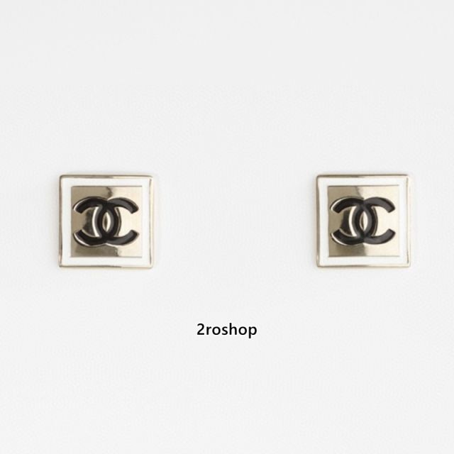 CHANEL 피어싱