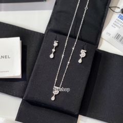 CHANEL 피어싱