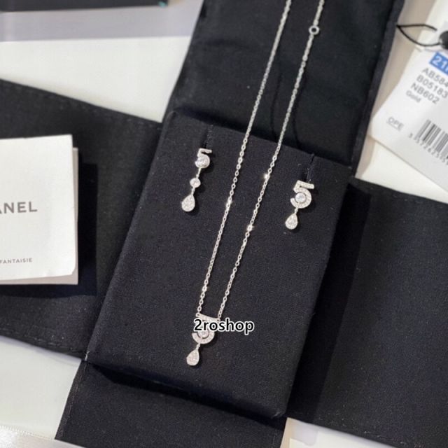 CHANEL 피어싱