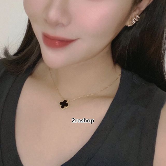 CHANEL 피어싱