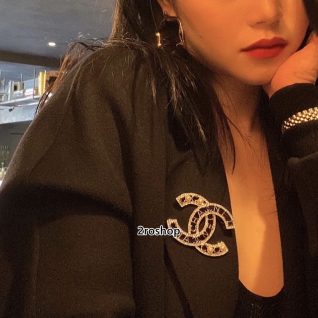 CHANEL 브로치