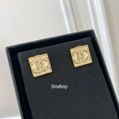 CHANEL 피어싱