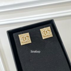 CHANEL 피어싱