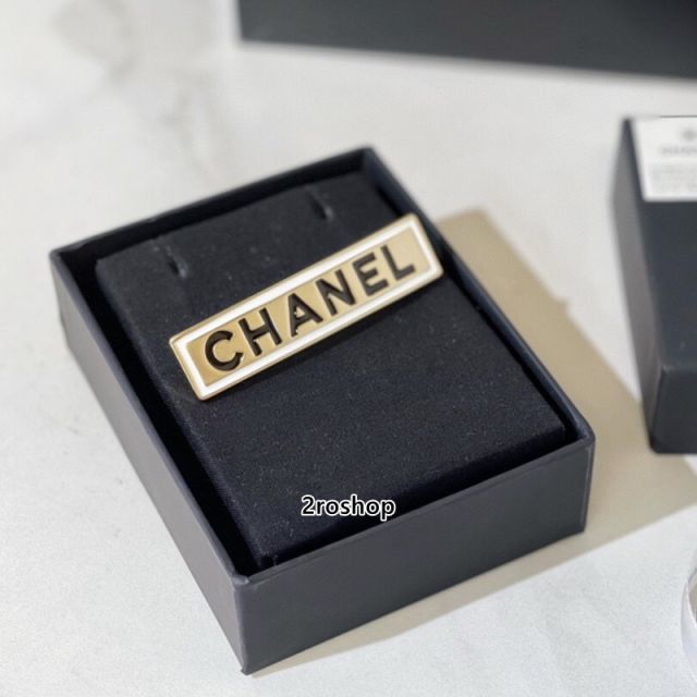 CHANEL 브로치