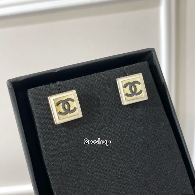 CHANEL 피어싱