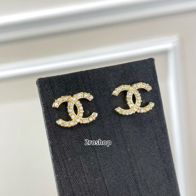 CHANEL 피어싱