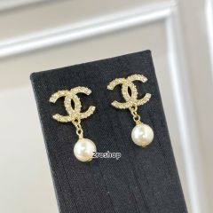 CHANEL 피어싱