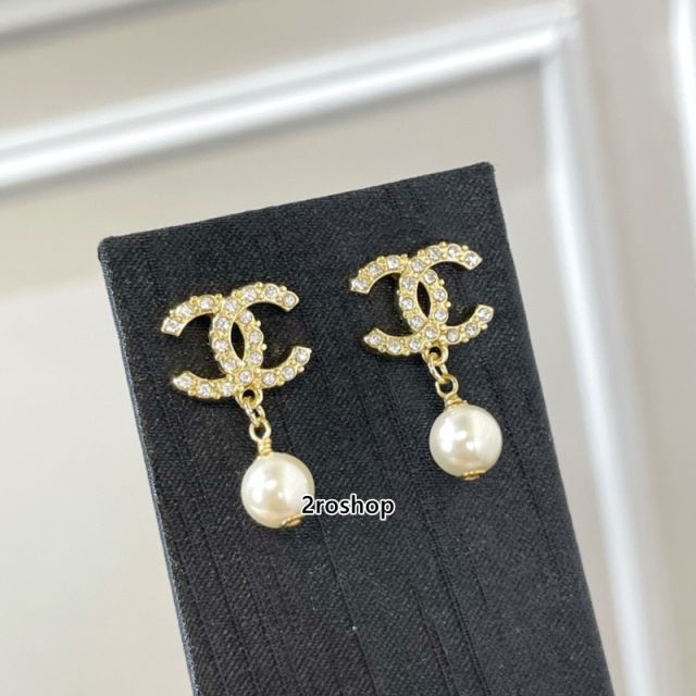 CHANEL 피어싱