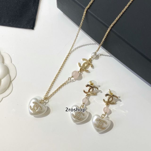 CHANEL 피어싱