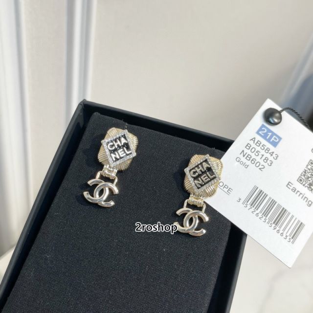CHANEL 피어싱