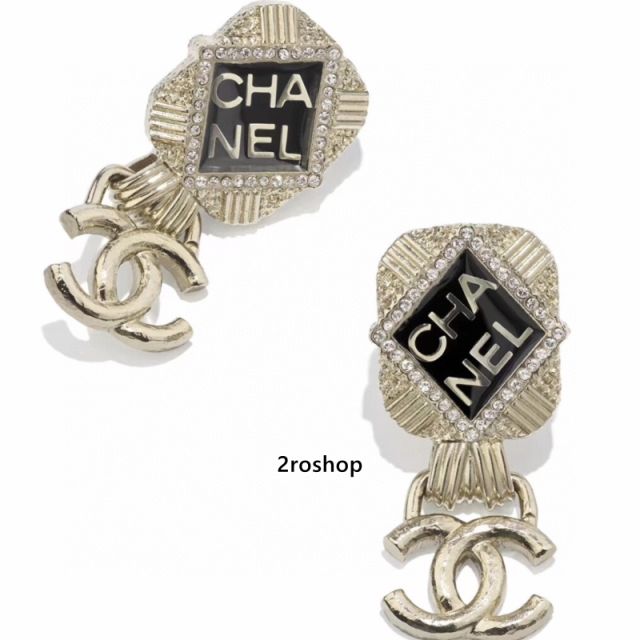 CHANEL 피어싱