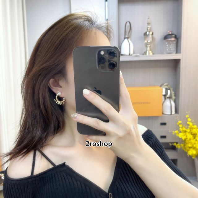 CHANEL 피어싱
