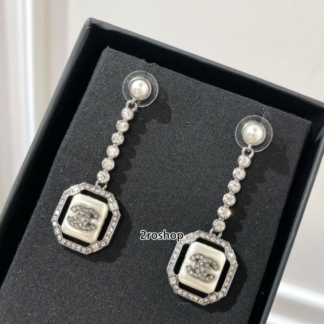 CHANEL 피어싱