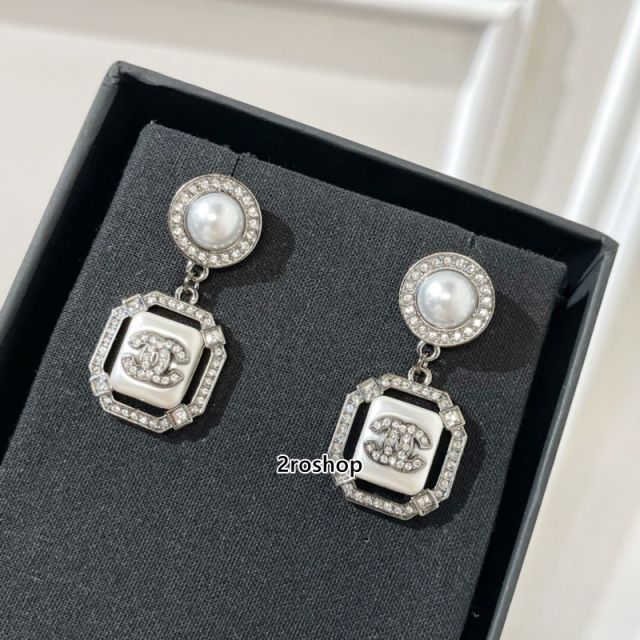 CHANEL 피어싱