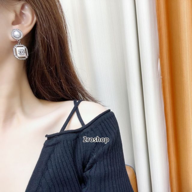 CHANEL 피어싱