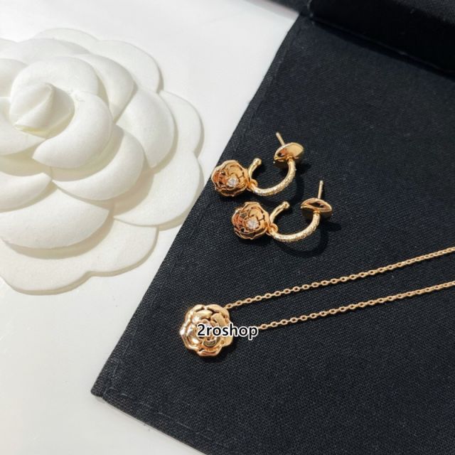 CHANEL 피어싱