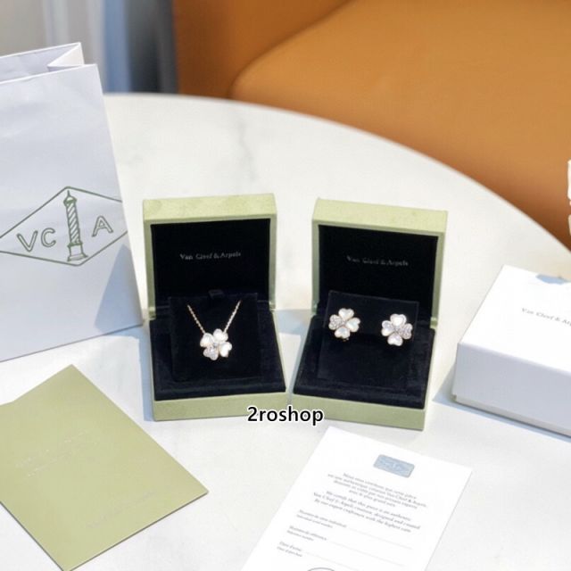 Van Cleef & Arpels 피어싱