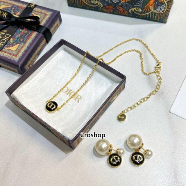 DIOR 목걸이