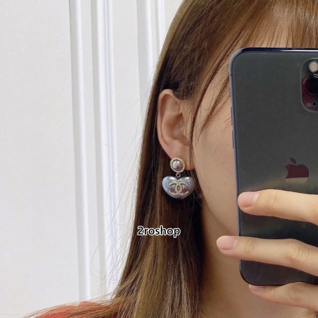 CHANEL 피어싱