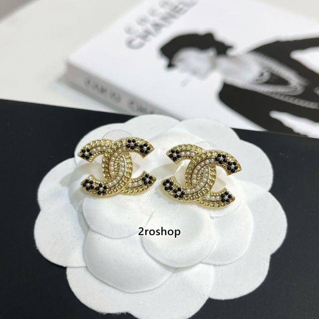 CHANEL 피어싱