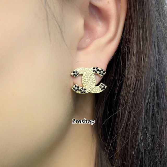 CHANEL 피어싱