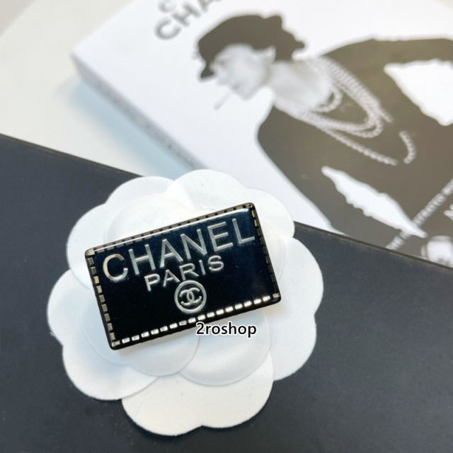 CHANEL 브로치