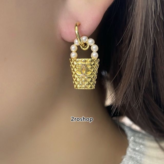 CHANEL 피어싱