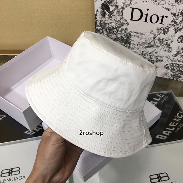 디올버킷햇화이트