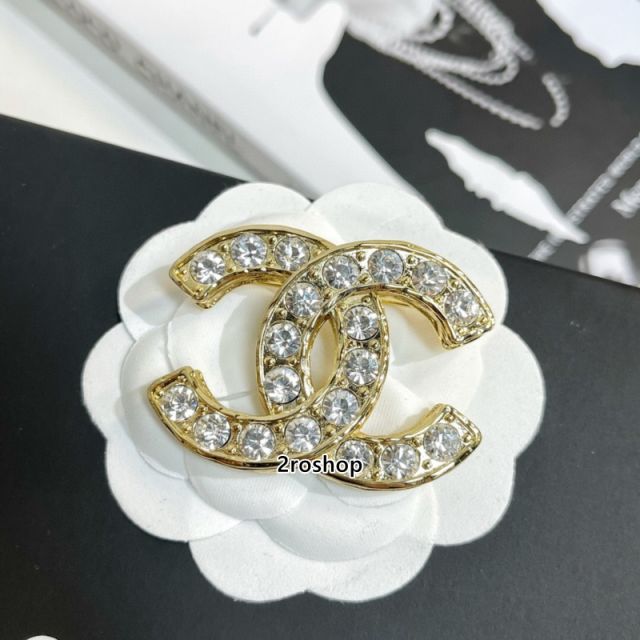 CHANEL 로치