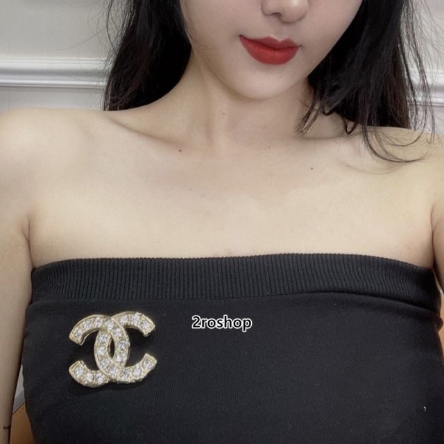 CHANEL 로치