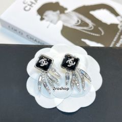 CHANEL 피어싱