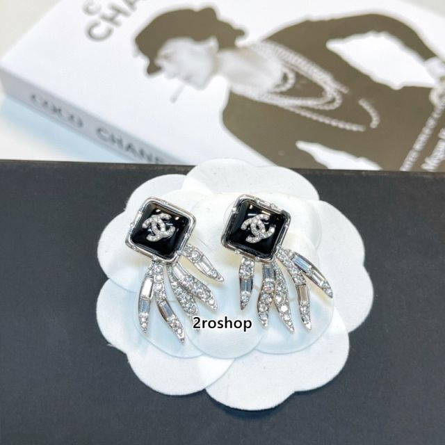 CHANEL 피어싱