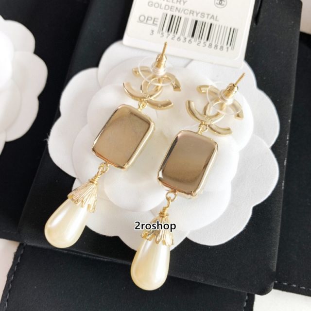 CHANEL 피어싱