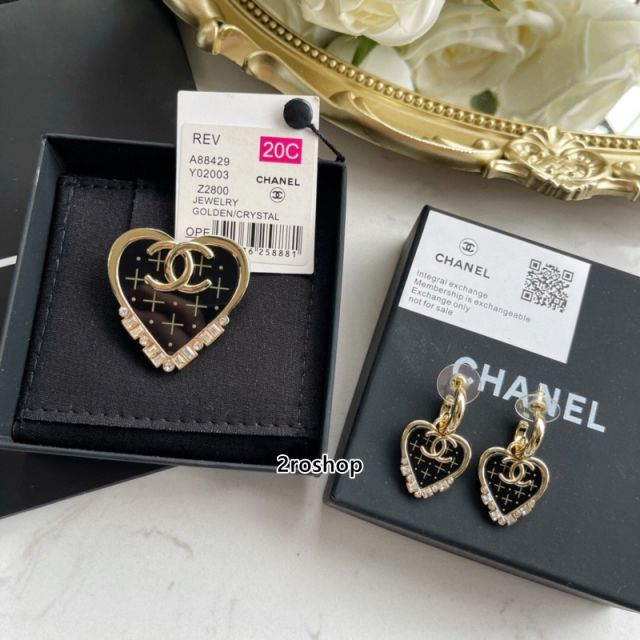 CHANEL 피어싱