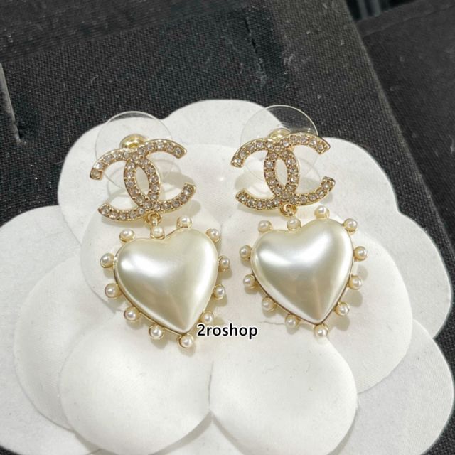 CHANEL 피어싱