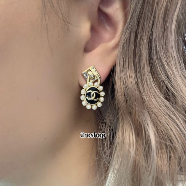 CHANEL 피어싱