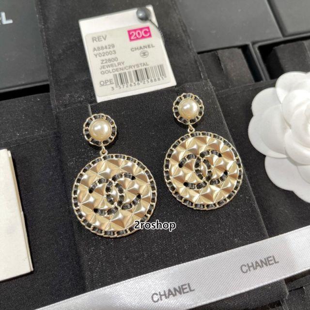 CHANEL 피어싱