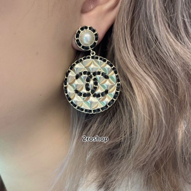 CHANEL 피어싱