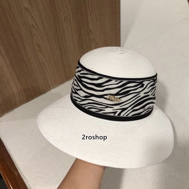 디올모자카키색