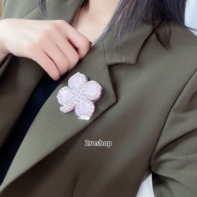 Balenciaga 브로치