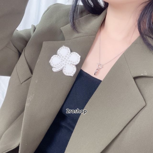 Balenciaga 브로치